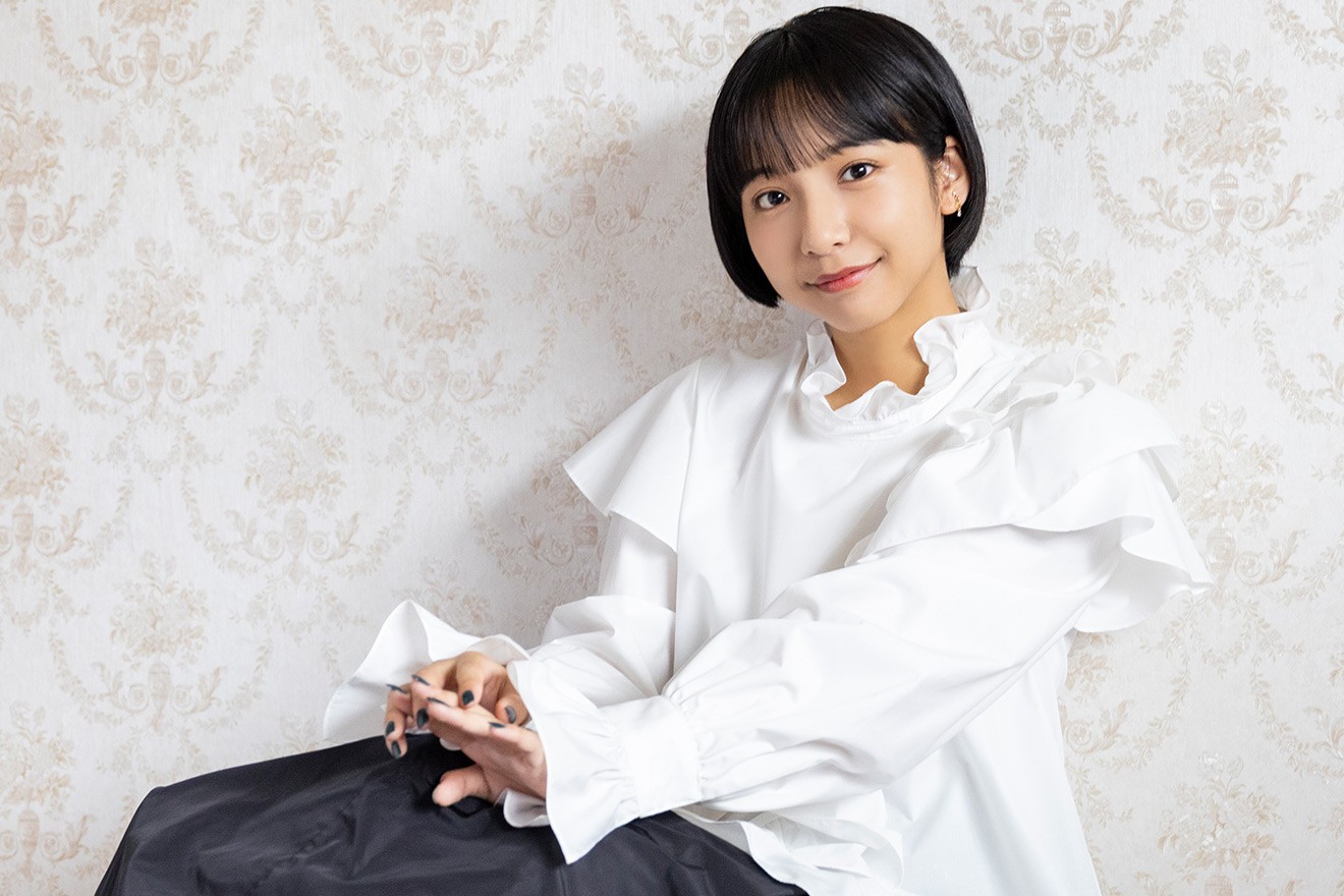 山之内すずさんも体験 新聞と付箋紙を使った新たな学び