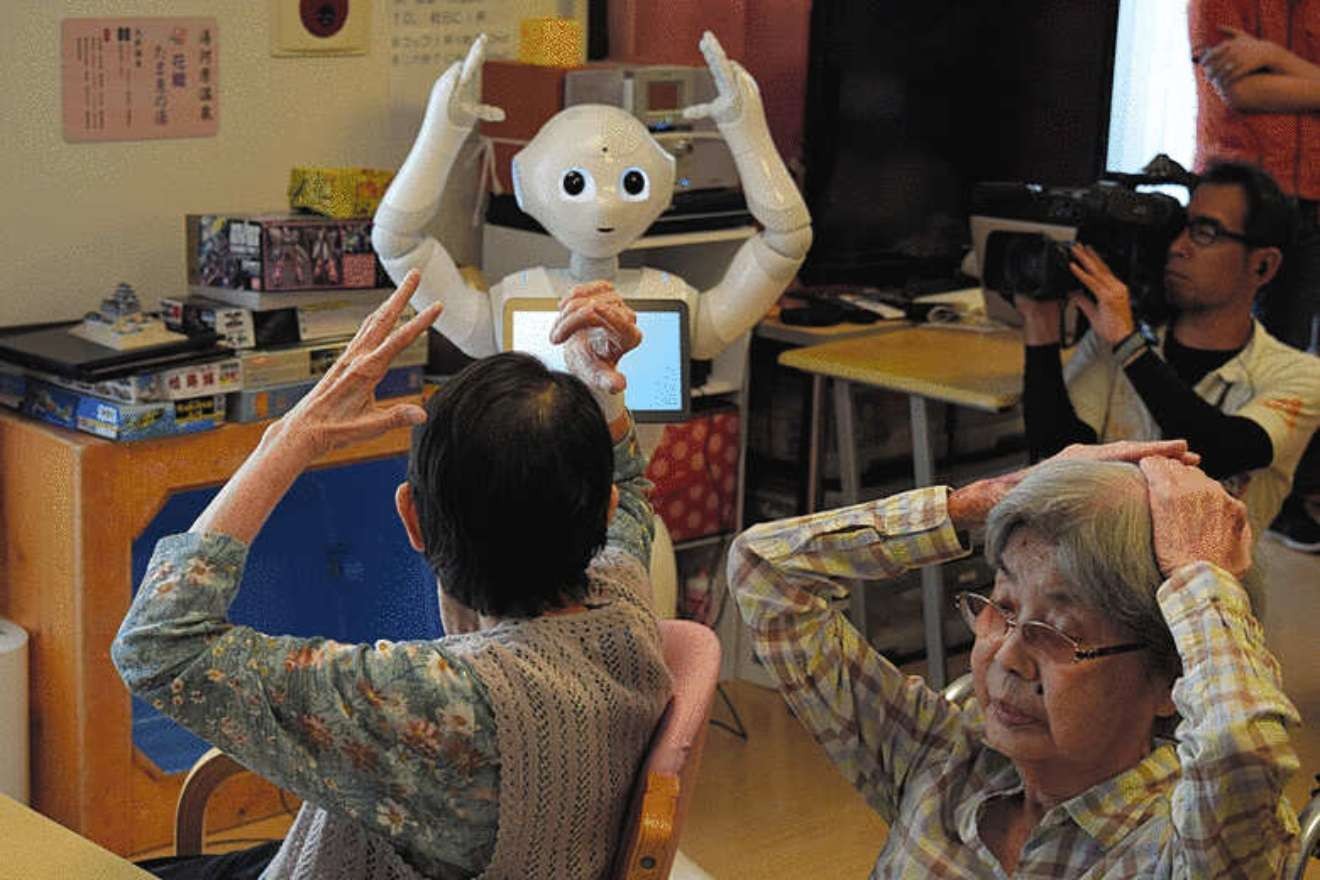 ロボットの動きに合わせて体操